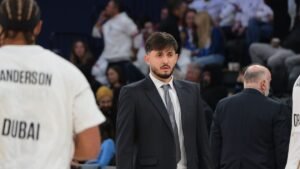 Ντουμπάι – Παρί 93-99: Το σόου του Οχίφι στη γραμμή των βολών